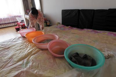 广宗楼上漏水，住户失联，小区没物管，业主维权难！律师来支招……